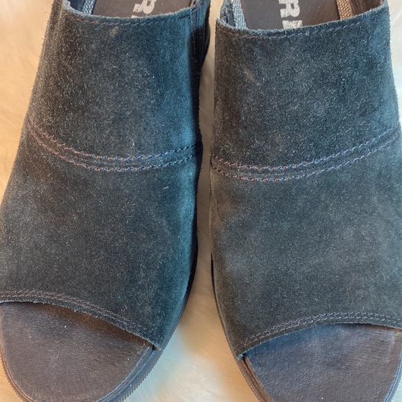 Sorel Suede Slip on Shoes Excellent Condition - Picture 7 of 12